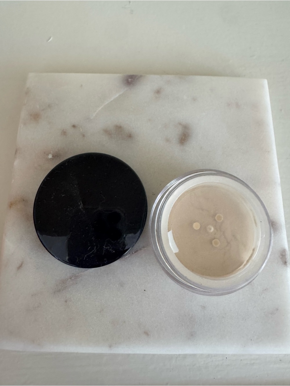 Laura Mercier Translucent Loose Setting Powder - Translucent - Picture 3 of 3